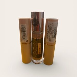 Makeup Revolution Conceal & Define Infinite Foundation - Creamy Tan